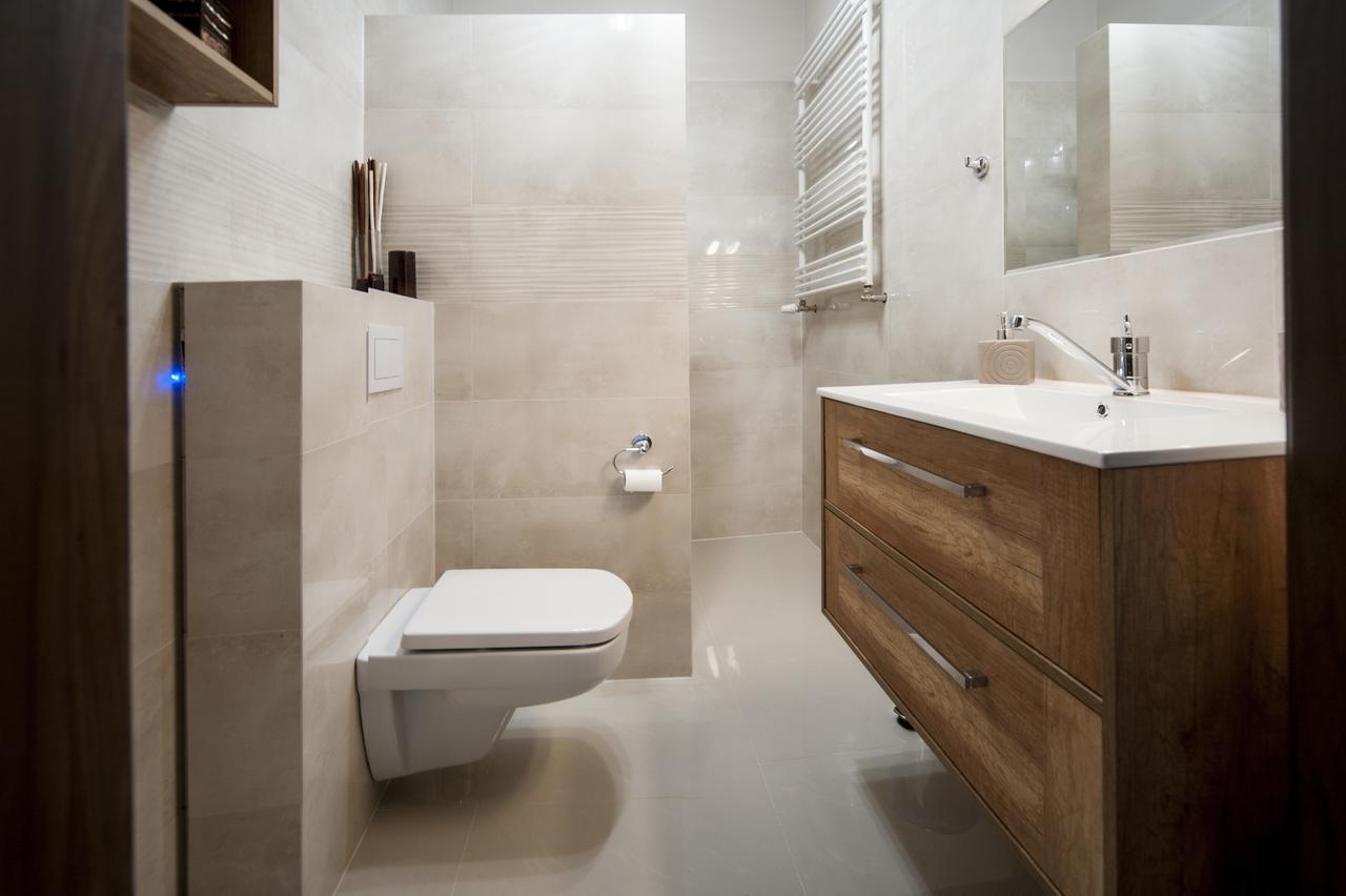 Przestronny Apartament Very Berry W Poznaniu Z Dwiema Sypialniami By Noclegi Renters Bagian luar foto